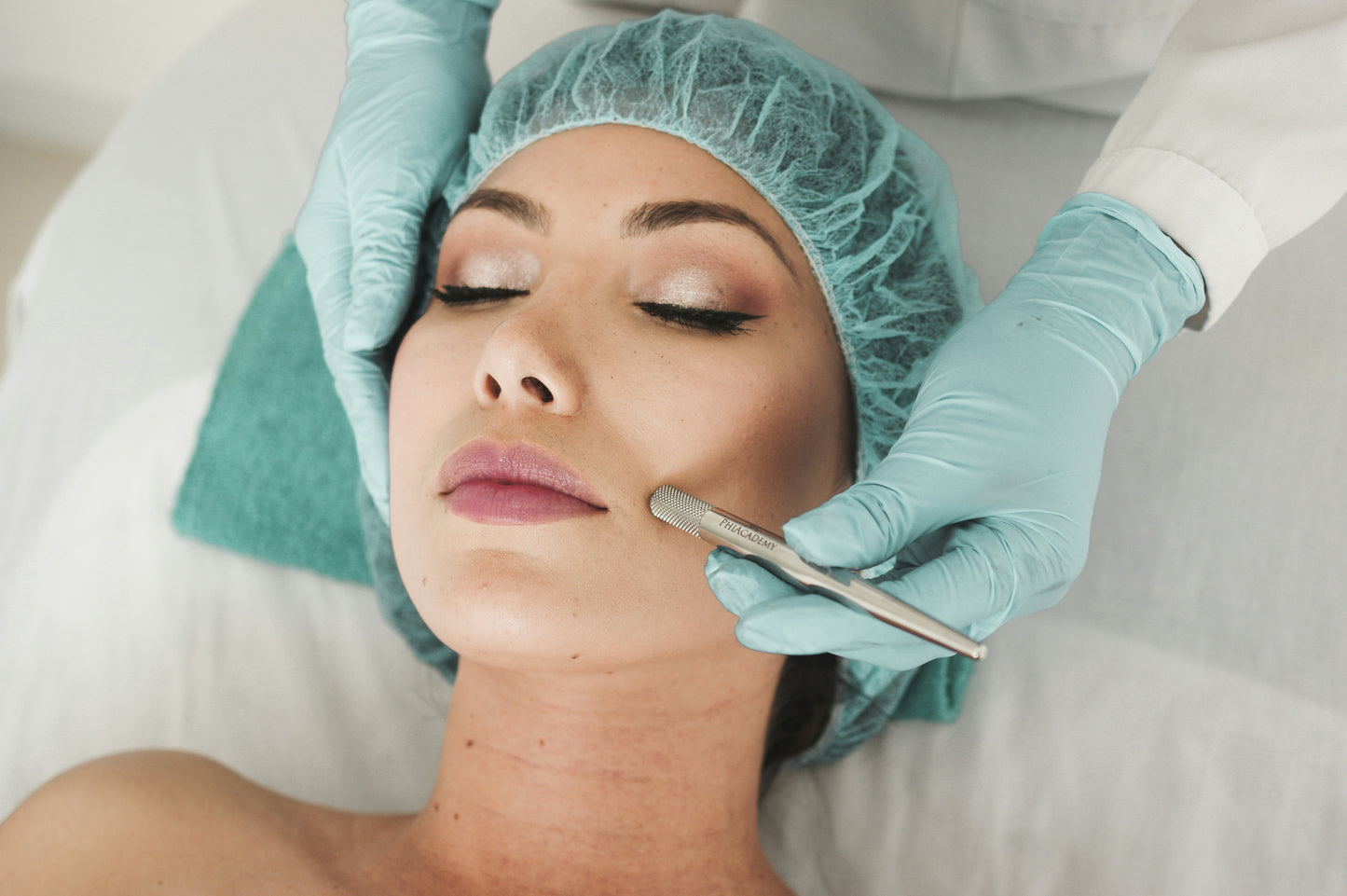 Deep Facial with Radiofrequency and Light Therapy